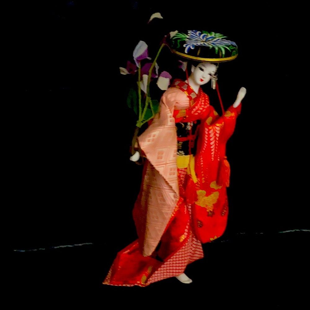 Japanese Kimono Figurine - Picture 1 of 6